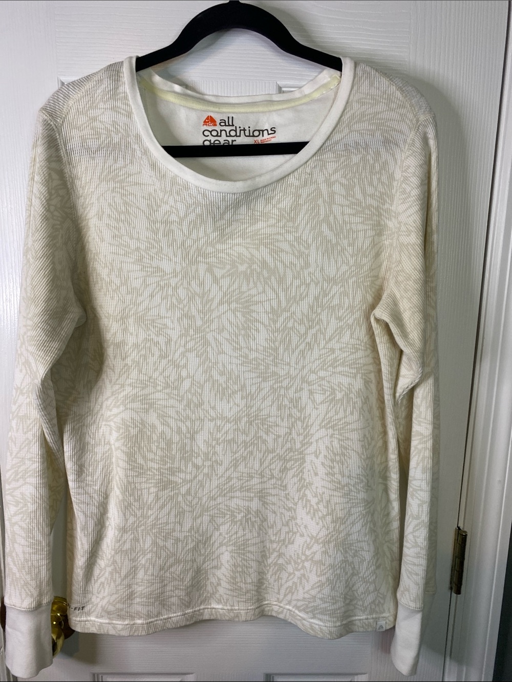 All Condition Gear Women's Cream Patterned Long-Sleeve Top Size XLarge.